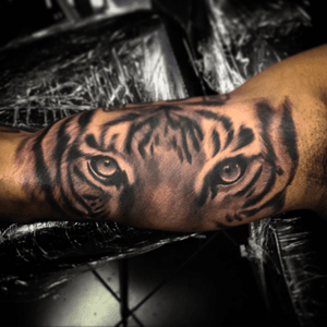 Under arm tiger eyes done today #tiger #tigertattoo #blackandgreytattoo #blackandgrey #animaltattoos #tattoo #besttattooartists #tattooartist #inked #inkedforlife 