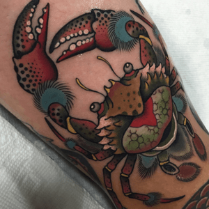 Fun little crab in the ditch of the knee.  #tattoooftheday #tattooartistmagazine #tattooartist 