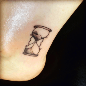 A symbol of patience. A symbol of the time I spent waiting. A reminder to not take the time I have for granted. #hourglass #hourglasstattoo #waiting #ankle #ankletattoo #blackAndWhite #symbolism 