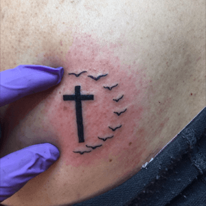 #minitattoo #smalltattoo #cross #crosstattoo #birds #meaningful #3liner #tattoo #tattoolife #inked #ink #cheyennehawkpen #eikondevice #tattooartist #mexican 