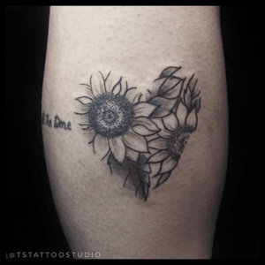#girassol #heart #coração #sunflower Tattoo by: SanchesFollow: @twistersanchesEnquiries: direct or contato@tstattoo.com.br--fb.com/twistersanchestattootstattoo.com.br--#tstattoo #tstattoostudio #tattoo #tattoodo #tattoodoartist #tatuagem #sptattoo #ink #saopauloink #tattoo2me #t2me #tattoosp #tatuados #tatuadas #electricink #dreamstatto #inspirationtattoo #twistersanches