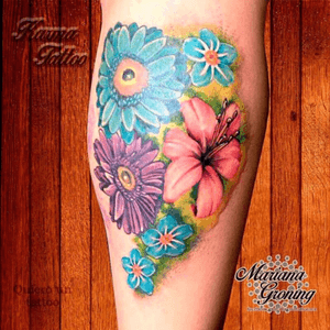 Flowers tattoo, after 2 sittings, one more to go. #tattoo #marianagroning #karmatattoo #cdmx #MexicoCity #watercolor #watercolortattoo #watercolortattooartist #flower #flowertattoo 