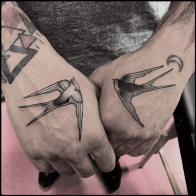 #black #swallows #hands #tattoo #blackwork #totemica #ontheroad 
