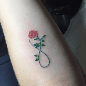 First tattoo #firsttattoo#tattoo #infinity #rose #infinitytattoo 