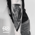 By RO. Robert Pavez • Light on the Raven •  Done in Studio Les Fleurs du mal - Paris - 🇫🇷 2017 #engraving #dotwork #etching #dot #linework #geometric #ro #blackwork #blackworktattoo #blackandgrey #black #tattoo #fineline #raventattoo #crowtattoo 