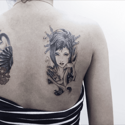 Geisha on the back #lesinetattoo #lesineatelier #flashtattoo #tattooinspiration #tattoomania #tattooaddict #hktattoo #tattooartist #tattooist #theartoftattoos #illustration #taot #wearableart #blackworkerssubmission #hktattoo #blackworkillustrations #iblackwork #tempuradesign #theblackmasters #blackworknow #ttblackink #tatuaggio #japanesetattoo #Tätowierung #tatoeëren #tatuaje #geisha #geishatattoo