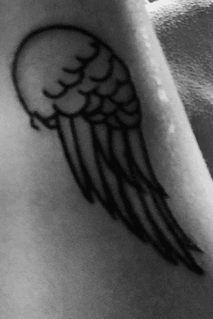 Angel wing on the side of the wrist 