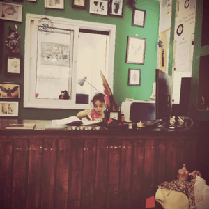 My new receptionist 😝 #summer #shop #tattooshop #kid 