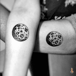 Nº287-288 To the moon and back #tattoo #tattoos #tatuajes #ink #inked #moon #moons #moontattoo #tothemoonandback #toon #matchingtattoo #bylazlodasilva