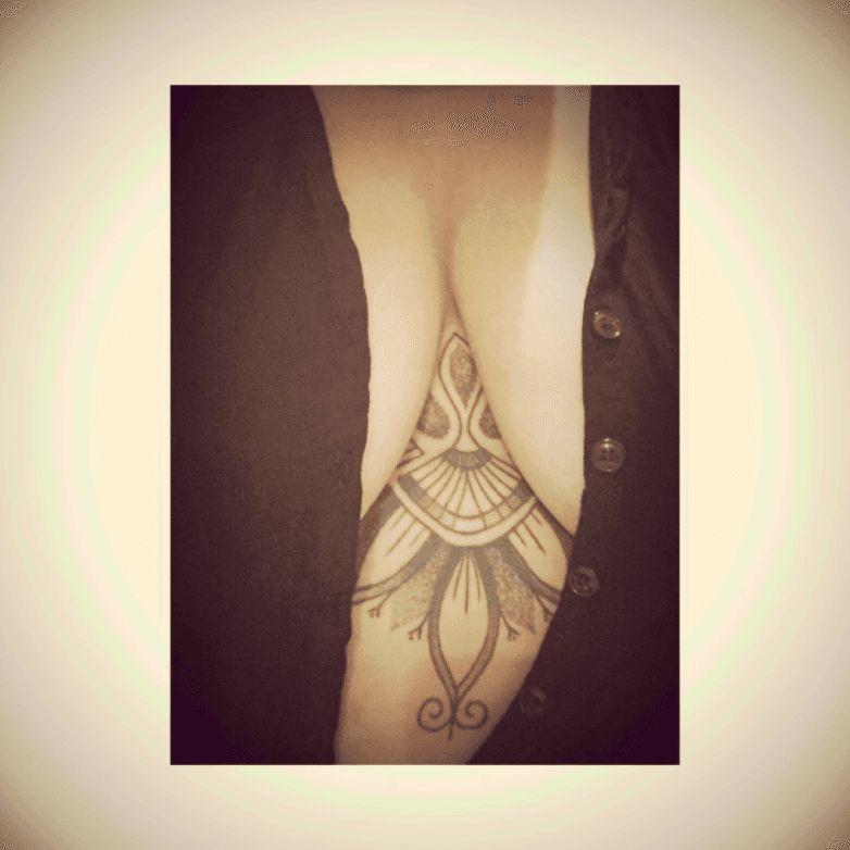 Tattoo uploaded by Rafael Dk • #underboobtattoo #underboob  #brokenhearttattoo • Tattoodo