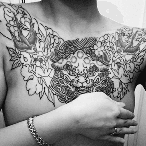 #chestpiece #chest #fudog #foodog #asian #peonies #flowers #cherryblossom #lion #asianstyle #AsianTattoo #paris #firstsession 