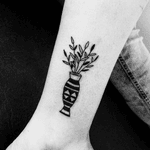 #floraltattoo #tattoos #tattooapprentice #blacklines #ignorantstyletattoo #blackwork #plants #botanical