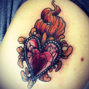 ♥️sacred heart.. done at jolly roger tattoo studio ♥️ pescara #tattoo #tattoolove #tattoodo #ink #inkgirl #girl #heart #flame #colors #rose #neotraditional #jollyrogertattoo #pescara #italy #tattooartist 