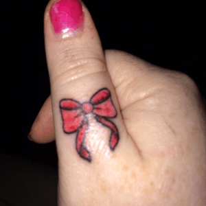 Little pink bow on my thumb