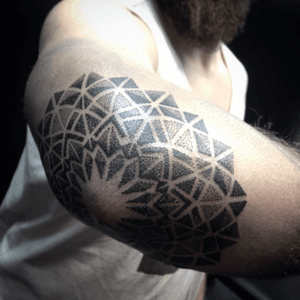 💀🕸. #mandala #mandalatattoo #pontilhismo #dotwork #blackwork #blackworkers #ink #inked #tattooartist #tatouage #tattoodo #art #geometric #geometry #TatuadoraBrasileira #poa #brasil 
