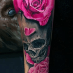 I would love these roses but with a day of the dead tattoo instead of the skull 😍 dont mind really would just be a dream to be tattooed by you #megandreamtattoo #dream #pleasechooseme 
