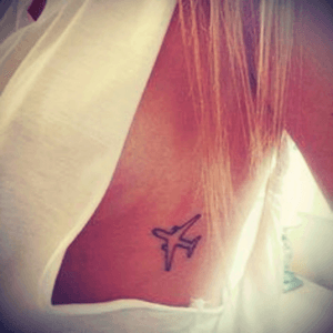 So simple✈️ #tattoo #rib #ribtattoo #plane #airplane #aeroplane #simple #minimal #line #boob #sideboob 