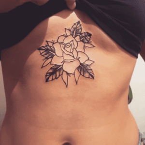 #tattoo2me #tattooed #Tattoodo #tattooink #tattooing #tattooart #delicatetattoo #roses #rosestattoo #ink #inked 