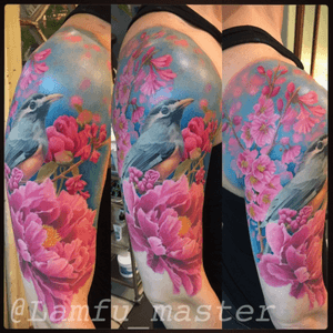 Half the sleeve is done, to be continued after summer...#bird #peonies #cherryblossom 