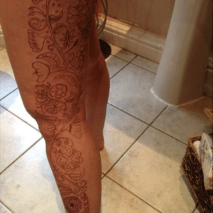 Floral leg outline