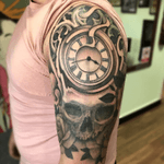 Part healed, part fresh, some tanned, some not! One for Rich from a couple months back. #lewishazlewood #lewishazlewoodtattoo #staganddaggertattoo #somerset #uk #blackandgrey #blackandgreytattoo #blackandgray #blackandgraytattoo #bng #bngtattoo #skull #skulltattoo #clock #clocktattoo #rose #roses #rosetattoo #rosestattoo 