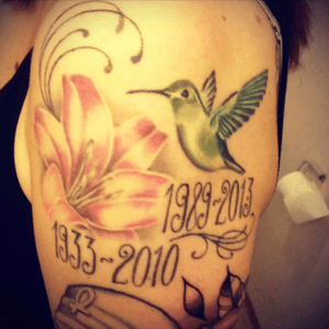 Memorial tattoo #lily #hummingbird #memorialtattoo #girlswithtattoos #girlswithink 