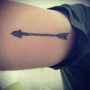 This is an arrow tattoo I got Symbolizing ideals i have adopted after reading "The Heroes Journey" by Robert Campbell and just what i have learned during my travels. #arrow #blackandgrey #blackandgreytattoo #josephcampbell #moveforward 