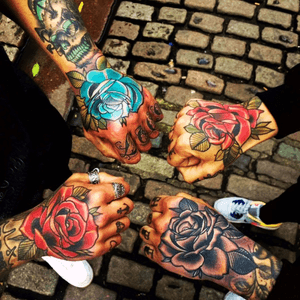 Am in Love ❤️ #tattoo #handtattoo #roses 