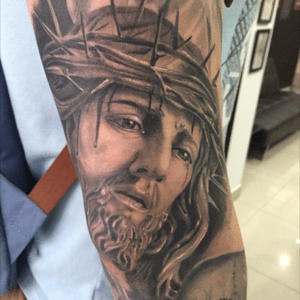Jisus make with victory ink, stencil asgard and melo tattoo macines contact: whatsapp 3508030693 #portrait #portraitattoo #portraitartist #blackandgrayportrait #healedtattoo #healed #pretell #cali #colombia #independent #
