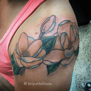 Freehanded magnolias #floral #flowers #flowertattoo #color #lines #tattoo #colortattoo #magnolia 