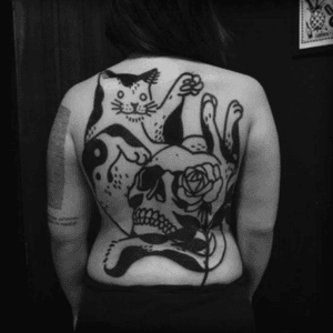 Tattoo por Daniel Grizza! #Grizza #tatuadoresbrasileiros #tatuadoresdobrasil #tattoobr #tattoodobr #blackwork #blackworkers #cat #gato #skull  #backpiece 