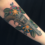 #gun #guntattoo #tattoosbyrodrigocanteras #lovehatenewyork 