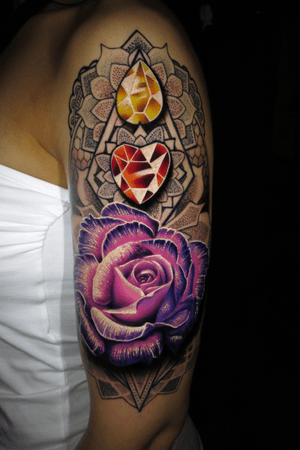 One of my favourites from 2016! Love this one! #thescientist #travellingtattooist #ornamentaltattoo #jeweltattoo #gemtattoo #rose #jewel #ornamental #ornate #blackwork #dotwork #realism #hennism #floraltattoo #tattoodo #tattoodoapp #tattoo #ink #inkedgirls #tattooedgirls #tattoooftheday #amazingtattoos #tatouage #tatuaje #tatuagem #ryansmithtattooist #tattooartist 