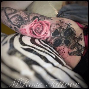 My Ink Armpit tatt #armpittattoo #armpit #tattoo #skull #skullsandroses #roses #underarm 