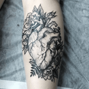 This, but with color #megandreamtattoo #heart #floral #anatomical #anatomicalheart 