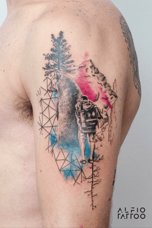 Design by Pedro Orfao/ Tattoo by Alfio!!!#texturas #argentinatattoo #originaltattoo #tattoosleeve #design #tattoodesign #tattoolife #dotwork #tattooargentina #bear #oso #trekking #mountain #montañas