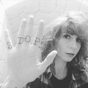 STOP #palmtattoo#girlwithtattoos#fingers#hand#lettering#oldschool#eponymetattoo