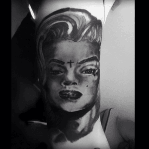 #marilynmonroe #tatt #tattoo #black #grey #balckandgrey #ink #portrait #tinytim #tinytimtattoos 