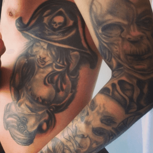 #deadlucky #tattoo #ink #blackabdgrey #piratetattoo #pirategirl #piratepinup 