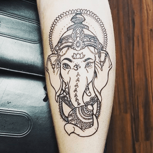 A lovely Ganesha by my best friend Abbie 🌸 @studioodyssey #ganesha #himdu #lineart #spirit #elephant #happiness #beauty #legtattoo 
