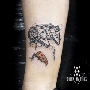 The pizza stay with you.  #tattoo #starwars #milleniumfalcon #sketch #blackwork #tattoo2me #tattoobrasil #hellviewtattoo
