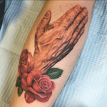 part of a large leg piece #realistic #prayinghands and #roses 