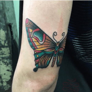 Traditional butterfly for Adam from a little while ago.#lewishazlewood #lewishazlewoodtattoo #staganddaggertattoo #somerset #uk #traditional #trad #traditionaltattoo #tradtattoo #butterfly #traditionalbutterfly #butterflytattoo #colourtattoo 
