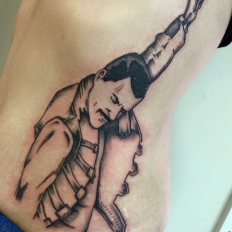 Tattoo uploaded by Анастасия Бучацкая • ...спасибо моему папе за то, что сдетства привил любовь к правильной музыке🤘🏼Несколько лет вынашивала идеюсделать тату в память о великом Фредди, мать его, Меркьюри👑