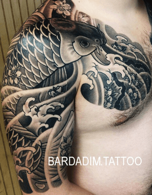 Japanese tattoo. Japanese sleeve. #koi #japanese #japanesetattoo #halfsleeve #irezumi #japanesesleeve #sakura #koifish #tattooartist #tattooart #bardadim #blackandgrey