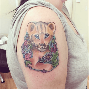  Lion cub and flowers done by fizzink on instagram 🦁😌💛