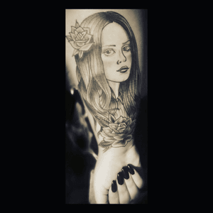 "Idol of roses, Iconic soul. I know your name..Lead me to war with your brilliant direction.." Bel Air - Lana Del Rey#tattooed #lanadelrey #inked #alien #tattoo #lanadelreytattoo #roses #ink #selfie #girlswithink #rosestattoo #BlueHeartTattoo #blackandgreytattoos @lanadelrey @bluehearttattoo