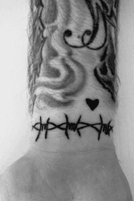 Alambre de puas + ♥️ ~ |curado/healed| #tattoos #tattooapprentice #ignorantstyletattoo #blacklines #blackwork #ink