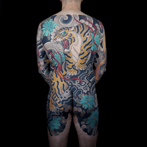 #japanesetattoo #irezumi #horimono #tattoos #tattoouk #tattoolondon #lucaortis #tattoooftheday #bodysuit 