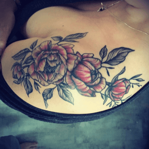 Flowers on@my shoulder done by Clarisse Amour Tatouage. 